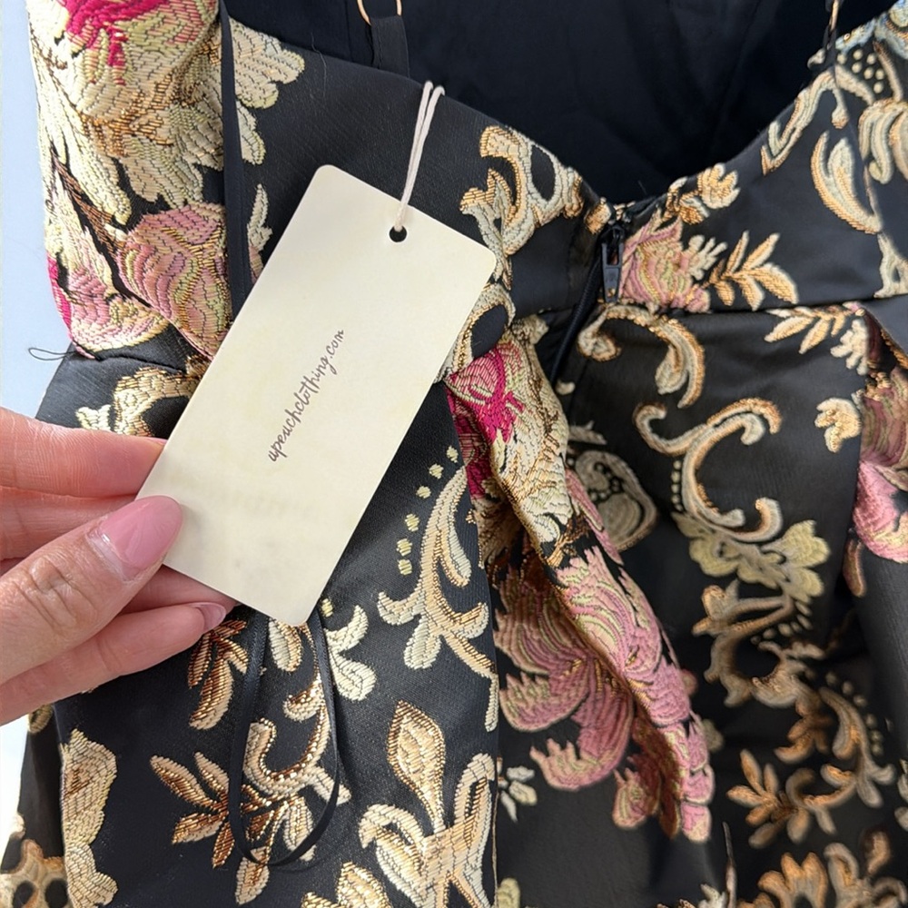 Fun printed brocade dress! - Picture 3 of 3